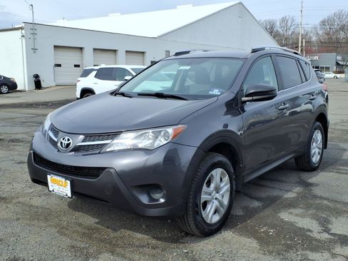 Used 2014 Toyota RAV4 LE image 3