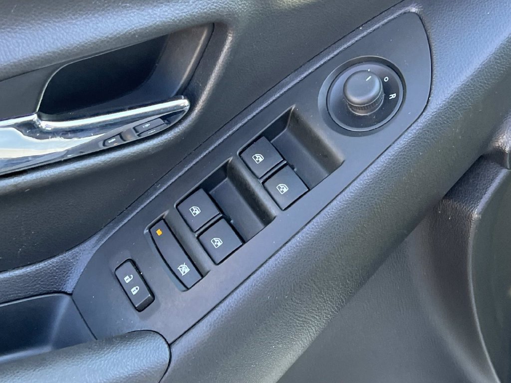 Used 2020 Chevrolet Trax LT w/ Sun & Sound Package FWD image 14