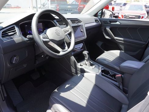 Used 2022 Volkswagen Tiguan SE FWD image 17