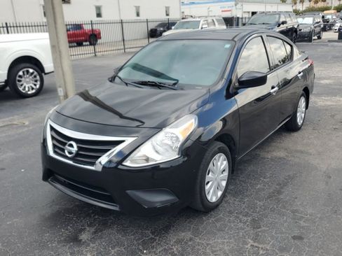 Used 2017 Nissan Versa SV FWD image 3