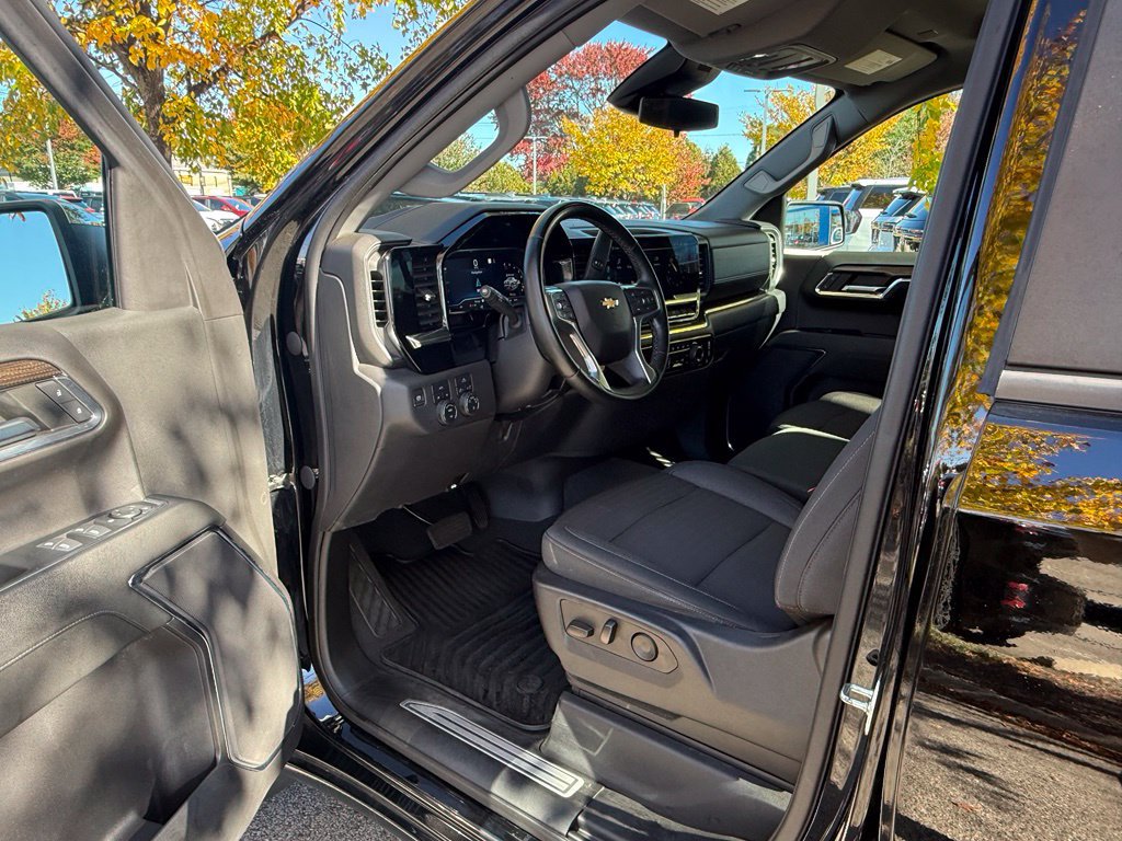 Used 2023 Chevrolet Silverado 1500 LT AWD/4WD image 12