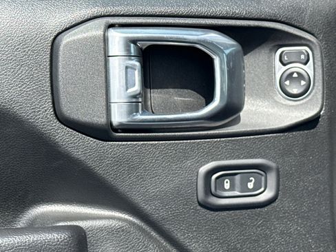 Used 2022 Jeep Wrangler Unlimited Sport w/ Sun And Sound Package AWD/4WD image 14
