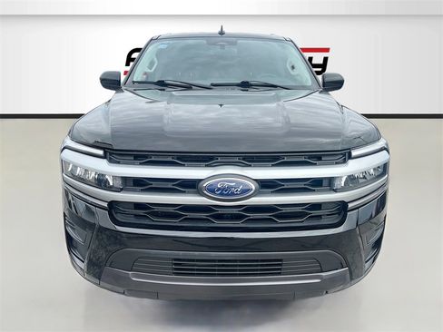 Used 2023 Ford Expedition XLT image 2