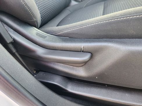 Used 2023 GMC Acadia SLE image 45