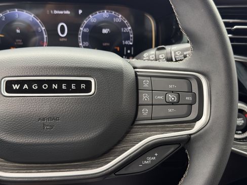 Used 2022 Jeep Wagoneer Series III w/ Flexible Seating Group AWD/4WD image 23