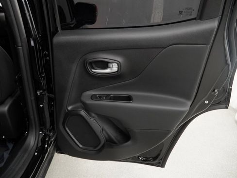 Certified 2023 Jeep Renegade Latitude image 42