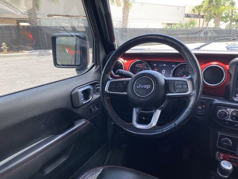 Used 2021 Jeep Gladiator Rubicon w/ Uconnect 4C Nav & Sound Group AWD/4WD image 3