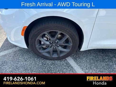 Used 2023 Chrysler Pacifica Touring-L w/ S Appearance Package AWD/4WD image 12
