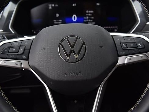 Used 2024 Volkswagen Tiguan SE AWD/4WD image 19