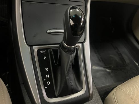 Used 2015 Hyundai Elantra SE FWD image 24