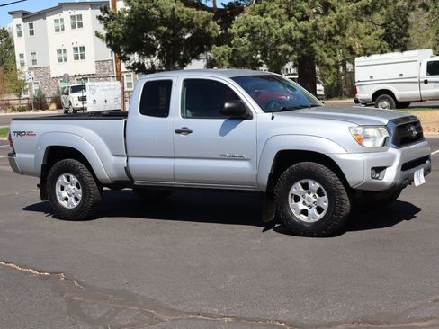 Used 2012 Toyota Tacoma 4x4 Access Cab V6 w/ TRD Off-Road Pkg image 2