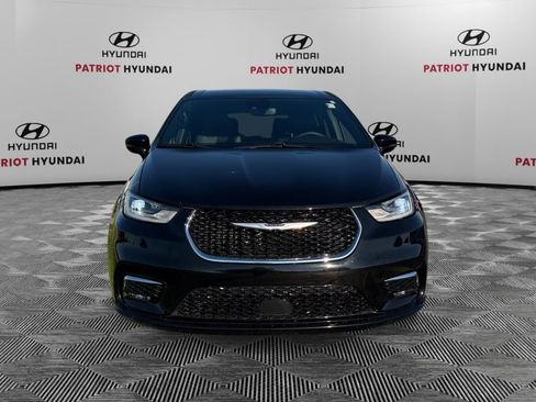Used 2025 Chrysler Pacifica Select FWD image 8