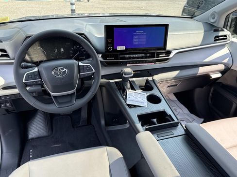 New 2026 Toyota Sienna XLE FWD image 12