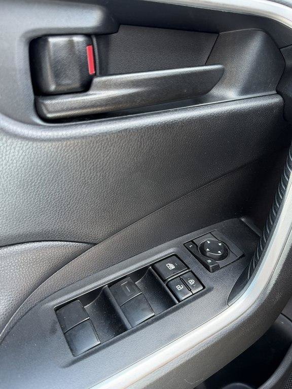 Used 2019 Toyota RAV4 LE FWD image 28