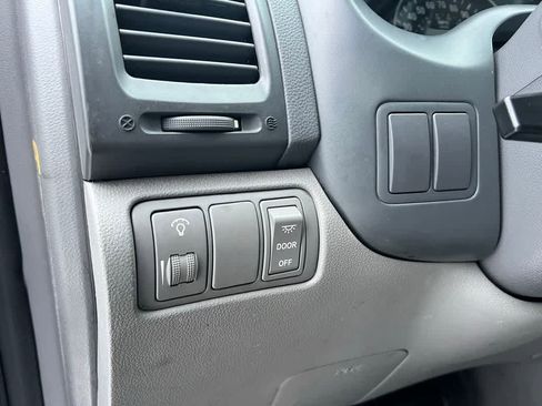 Used 2012 Kia Sedona LX w/ PWR Pkg image 21