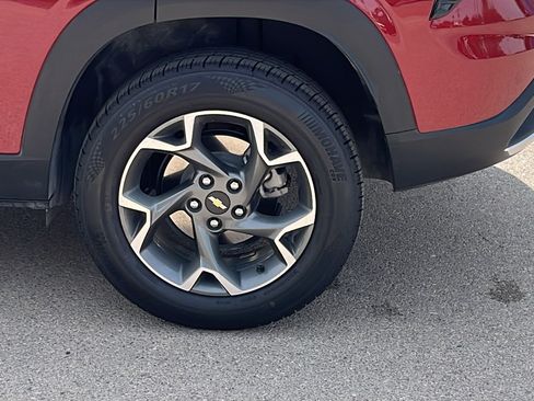 Used 2025 Chevrolet Trax LT FWD image 5