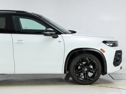New 2026 Volkswagen Tiguan SE R-Line FWD image 12