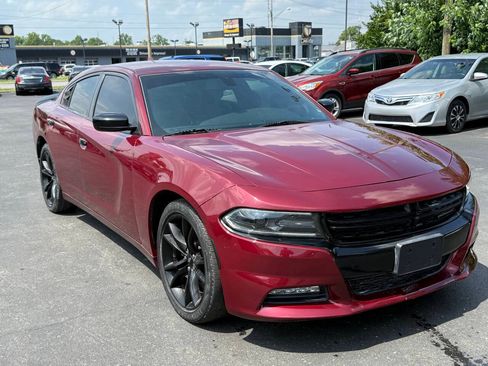 Used 2017 Dodge Charger SXT w/ Blacktop Package RWD image 7