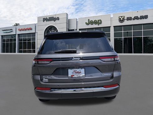 Certified 2024 Jeep Grand Cherokee Laredo w/ Trailer Tow Package AWD/4WD image 4