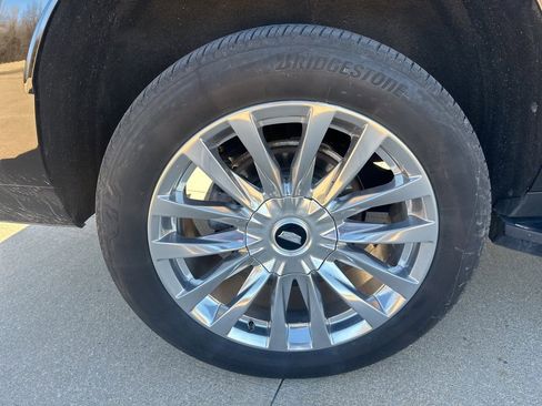 Used 2023 Cadillac Escalade ESV Premium Luxury image 11