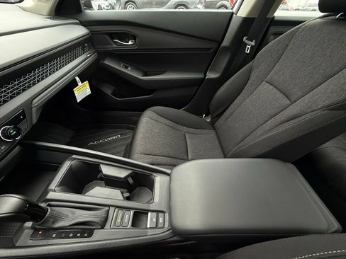 Used 2025 Honda Accord SE image 27
