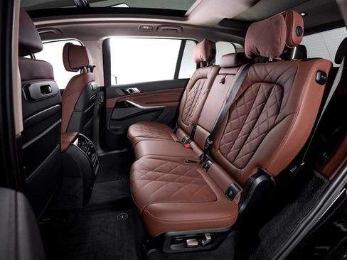 Used 2024 BMW X7 xDrive40i w/ Premium Package AWD/4WD image 24