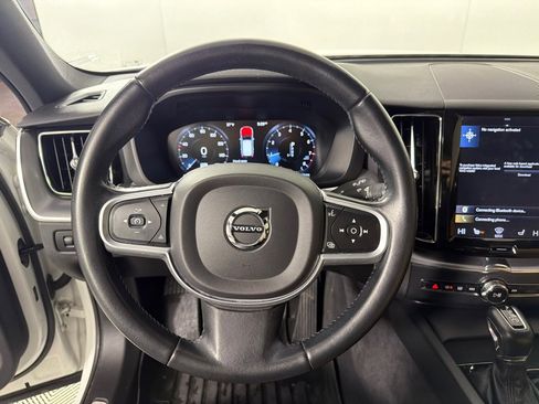 Used 2020 Volvo XC60 T5 Momentum image 15