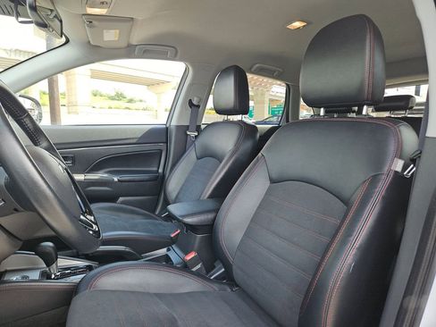 Used 2025 Mitsubishi Outlander Sport SE AWD/4WD image 16
