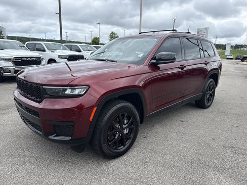 Used 2024 Jeep Grand Cherokee L Laredo AWD/4WD image 3