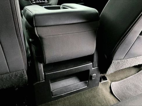 Used 2018 Chevrolet Suburban LS image 32