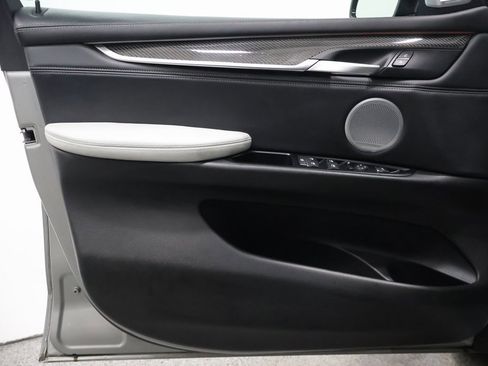 Used 2016 BMW X5 M image 12