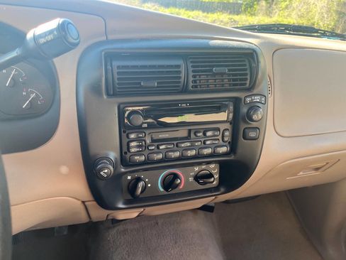 Used 2000 Ford Explorer XLS image 19