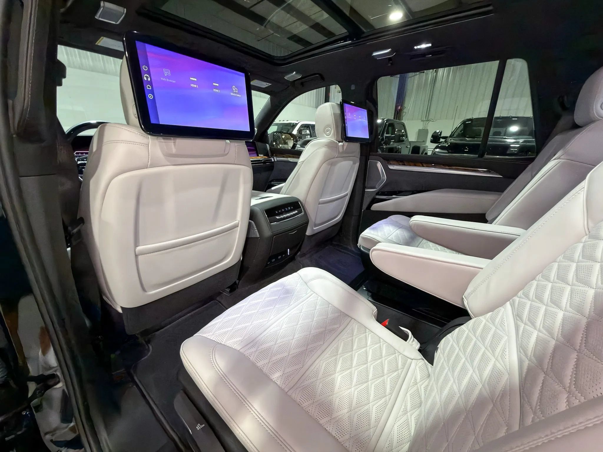 Used 2026 Cadillac Escalade Platinum Sport AWD/4WD image 17