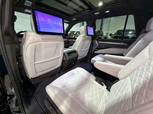 Used 2026 Cadillac Escalade Platinum Sport AWD/4WD image 17