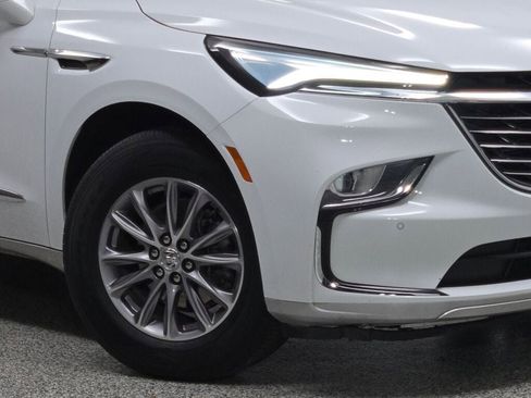 Used 2024 Buick Enclave Premium image 3