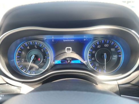 Used 2023 Chrysler 300 Touring w/ Sport Appearance Package RWD image 31