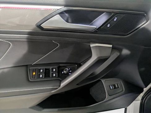 Used 2024 Volkswagen Tiguan SE R-Line image 11