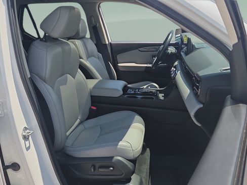 Certified 2025 Honda Pilot Touring image 17