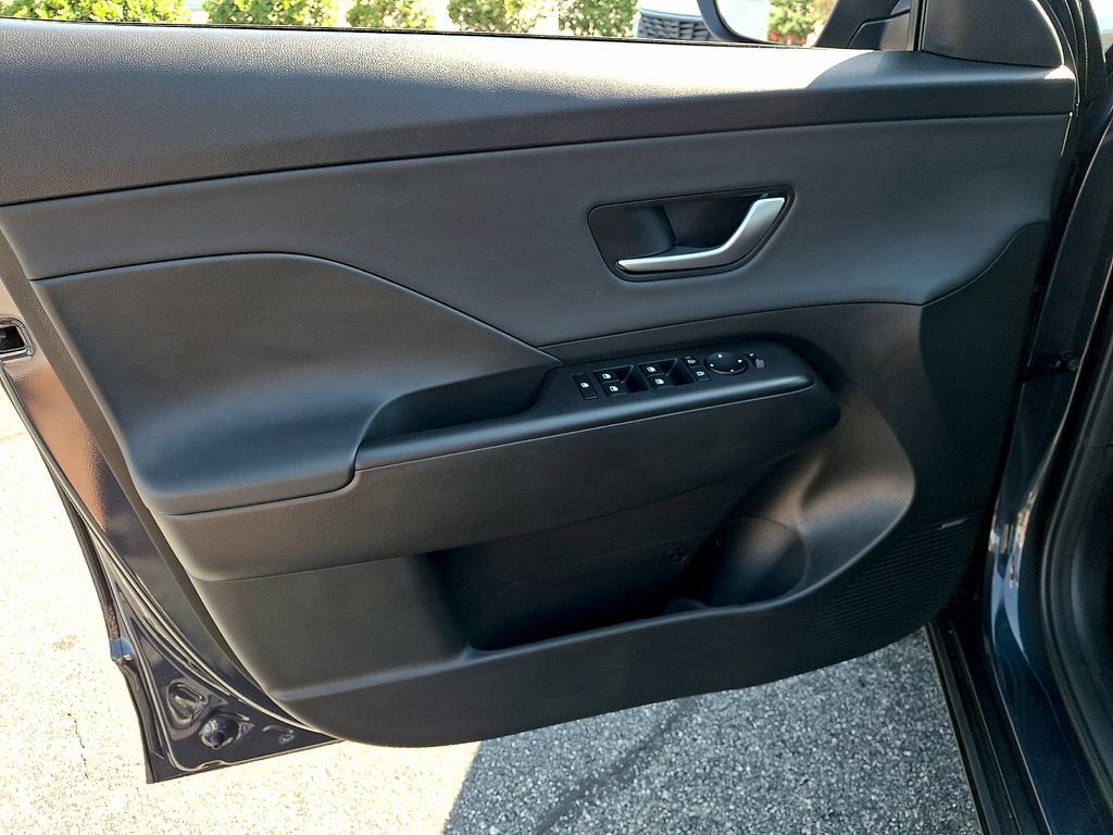 New 2027 Hyundai Kona Limited FWD image 8