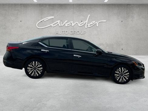 Used 2024 Nissan Altima 2.5 SV FWD image 17
