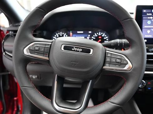 Used 2025 Jeep Compass Trailhawk AWD/4WD image 22