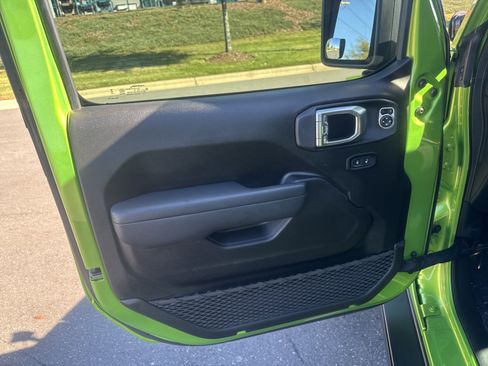 Certified 2025 Jeep Gladiator Rubicon w/ Convenience Group image 14