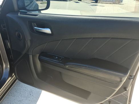 Used 2019 Dodge Charger SXT w/ Blacktop Package RWD image 8