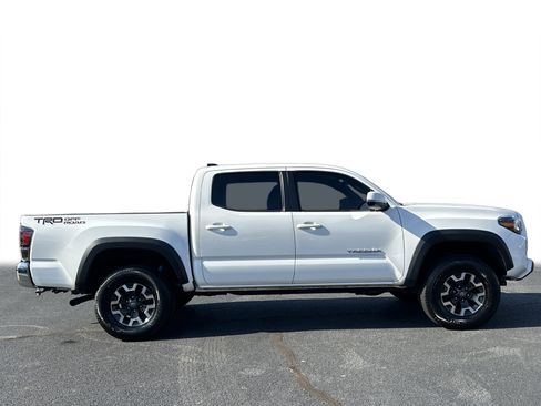 Used 2022 Toyota Tacoma TRD Off-Road image 32