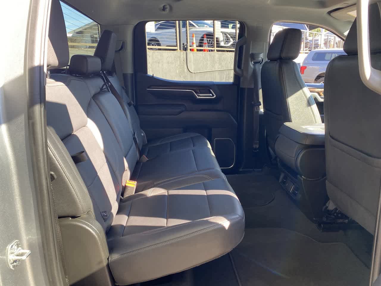 Used 2025 GMC Sierra 1500 SLT AWD/4WD image 17