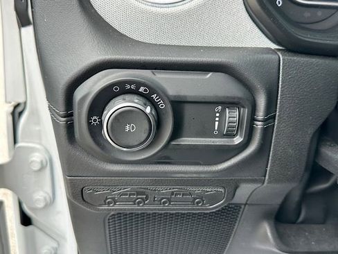 Used 2025 Jeep Wrangler Sahara AWD/4WD image 24