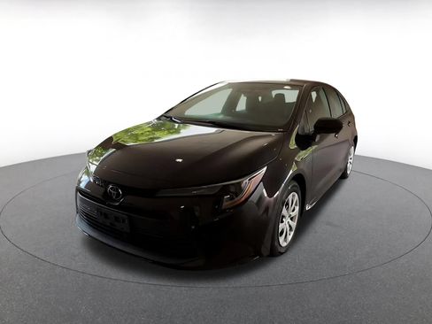 Used 2025 Toyota Corolla LE FWD image 4
