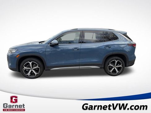 New 2025 Volkswagen Tiguan SE image 2