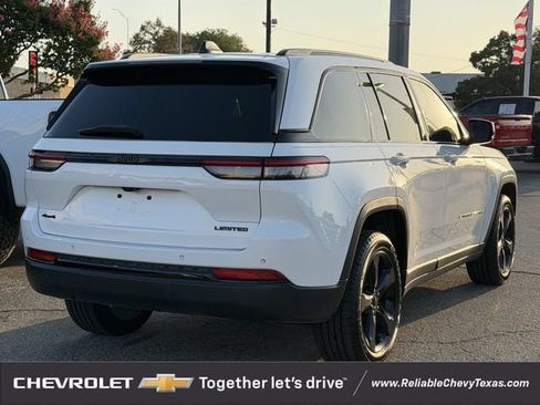 Used 2023 Jeep Grand Cherokee Limited w/ Black Appearance Package AWD/4WD image 6