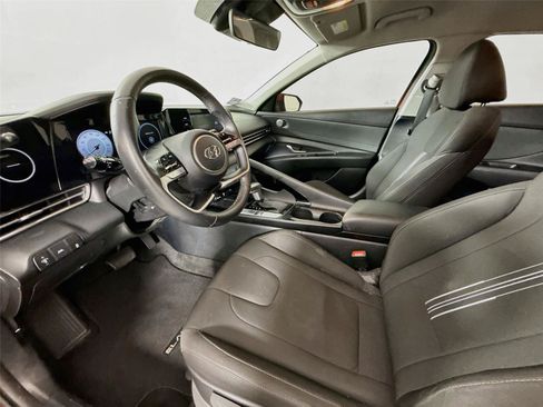 Used 2022 Hyundai Elantra SEL FWD image 9